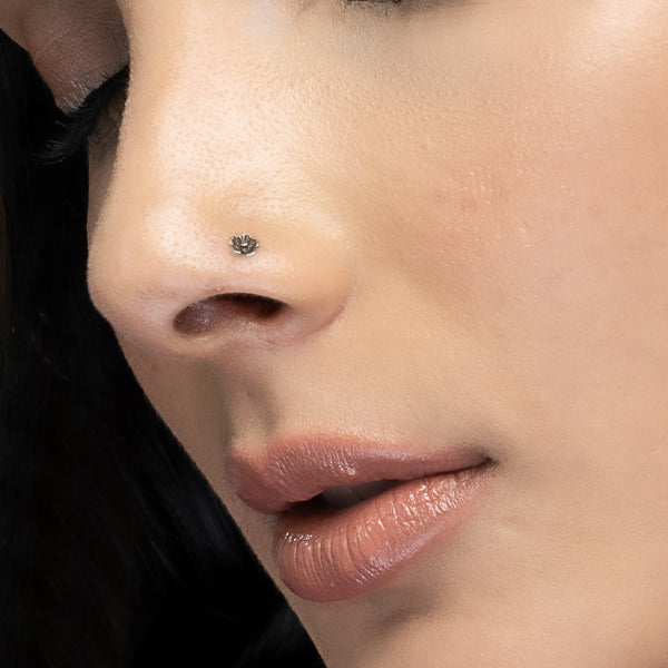 Periwinkle Silver Wired Nose Pin