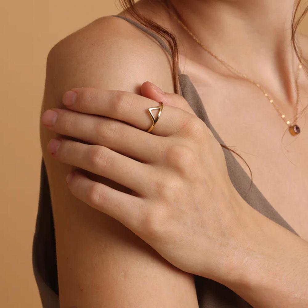 Wearing a Ring on a Necklace: What Does It Mean? – Modern Gents