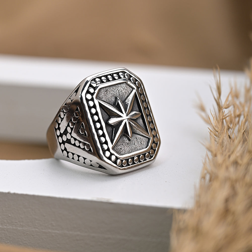 Get the perfect accessory for any occasion with this stylish & durable silver  ring for men.