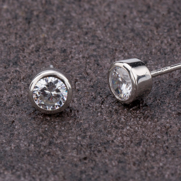Classic Solitaire Small Stud Earrings - 925 Silver - palmonas 